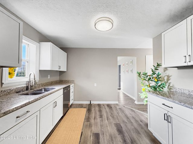 998 Meadow Hill Rd, Louisville, KY 40219