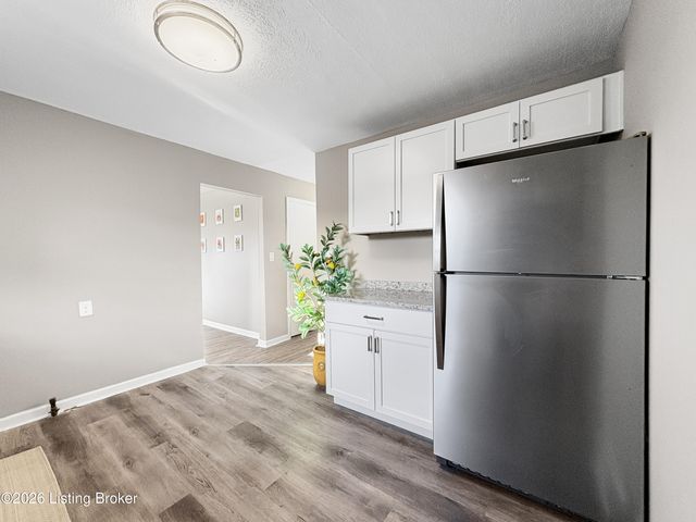 998 Meadow Hill Rd, Louisville, KY 40219