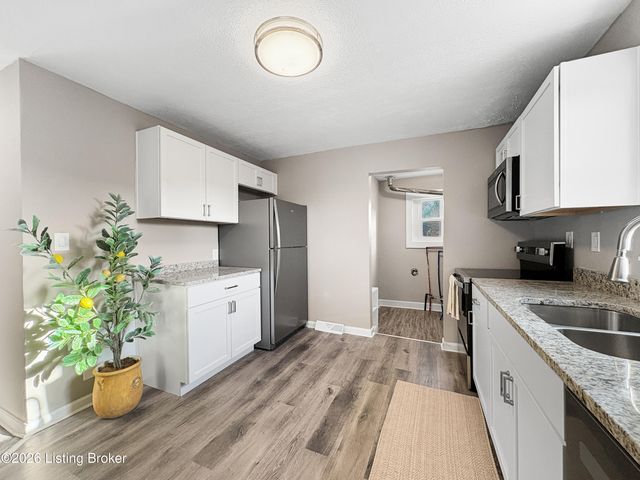 998 Meadow Hill Rd, Louisville, KY 40219