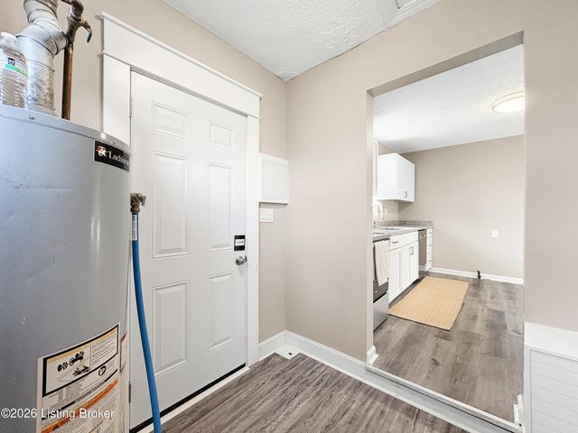 998 Meadow Hill Rd, Louisville, KY 40219