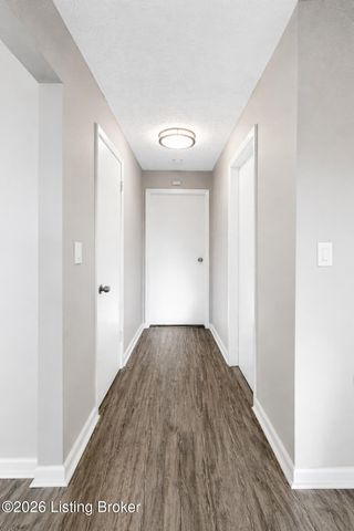 998 Meadow Hill Rd, Louisville, KY 40219