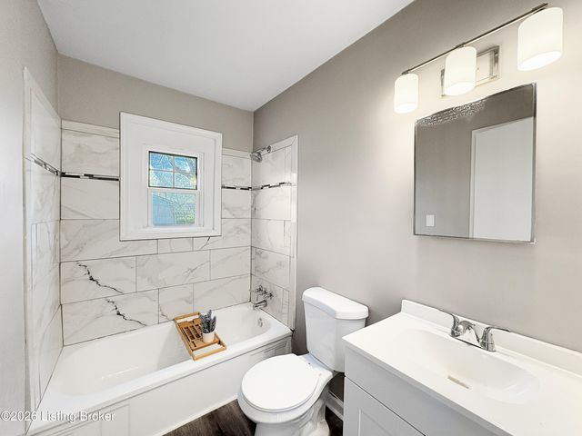 998 Meadow Hill Rd, Louisville, KY 40219