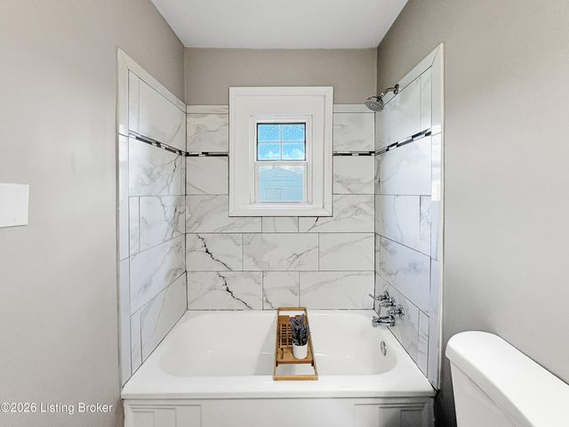 998 Meadow Hill Rd, Louisville, KY 40219