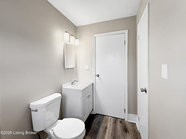 998 Meadow Hill Rd, Louisville, KY 40219