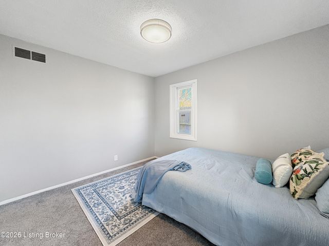 998 Meadow Hill Rd, Louisville, KY 40219