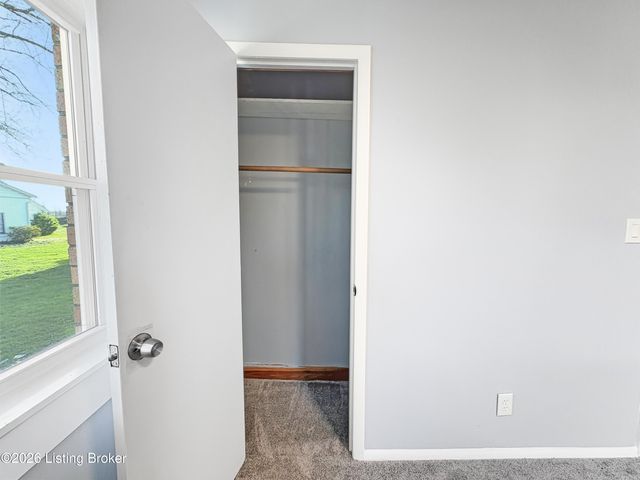 998 Meadow Hill Rd, Louisville, KY 40219