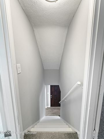 998 Meadow Hill Rd, Louisville, KY 40219