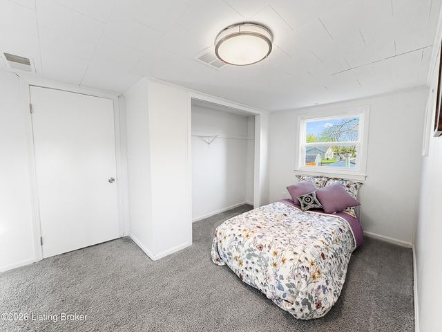 998 Meadow Hill Rd, Louisville, KY 40219