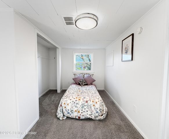 998 Meadow Hill Rd, Louisville, KY 40219