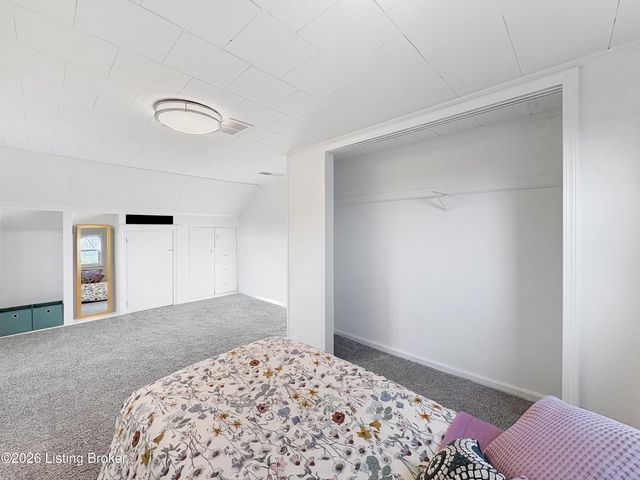 998 Meadow Hill Rd, Louisville, KY 40219