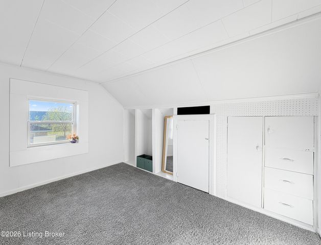 998 Meadow Hill Rd, Louisville, KY 40219