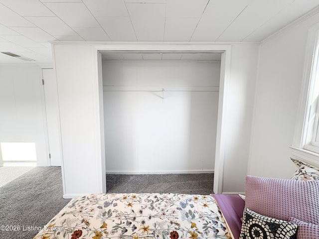 998 Meadow Hill Rd, Louisville, KY 40219