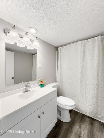 998 Meadow Hill Rd, Louisville, KY 40219