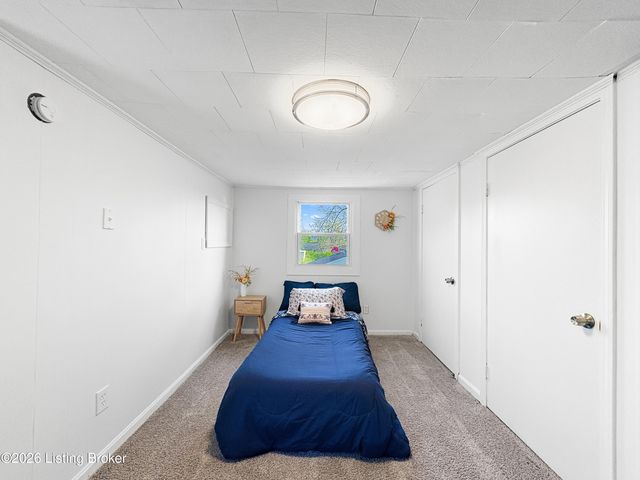 998 Meadow Hill Rd, Louisville, KY 40219