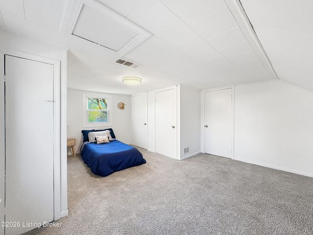 998 Meadow Hill Rd, Louisville, KY 40219