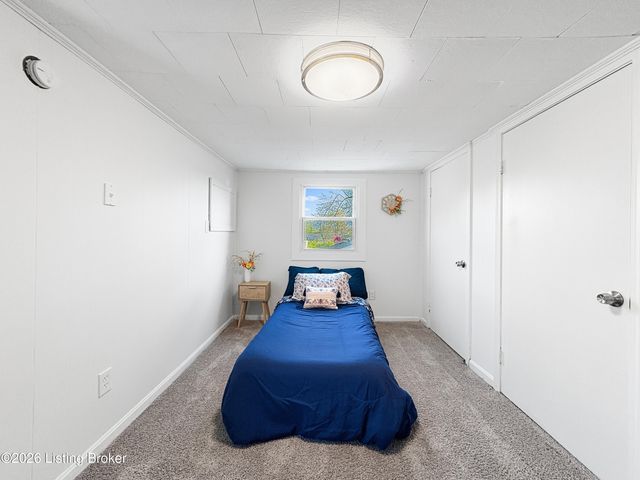 998 Meadow Hill Rd, Louisville, KY 40219