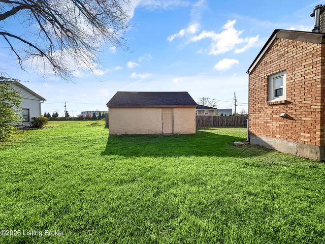 998 Meadow Hill Rd, Louisville, KY 40219