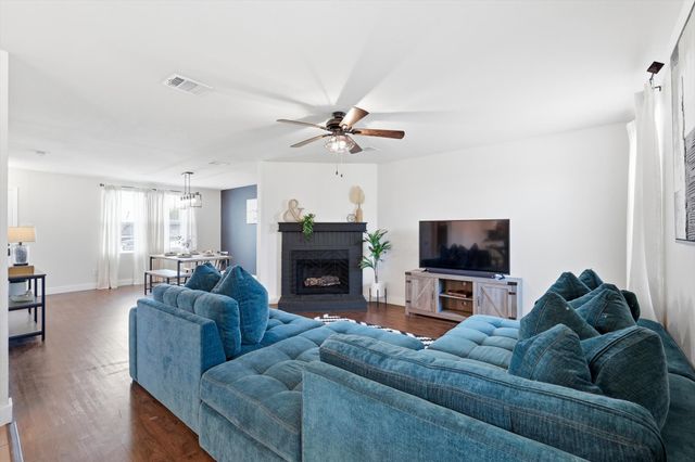 1801 Kittredge Way, Fort Worth, TX 76247