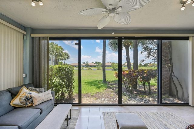 8049 Aberdeen Drive 101, Boynton Beach, FL 33472