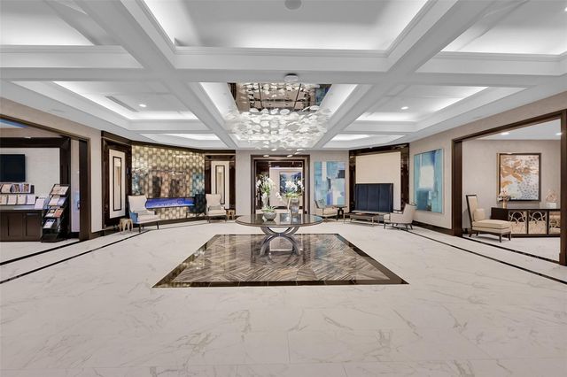 8049 Aberdeen Drive 101, Boynton Beach, FL 33472