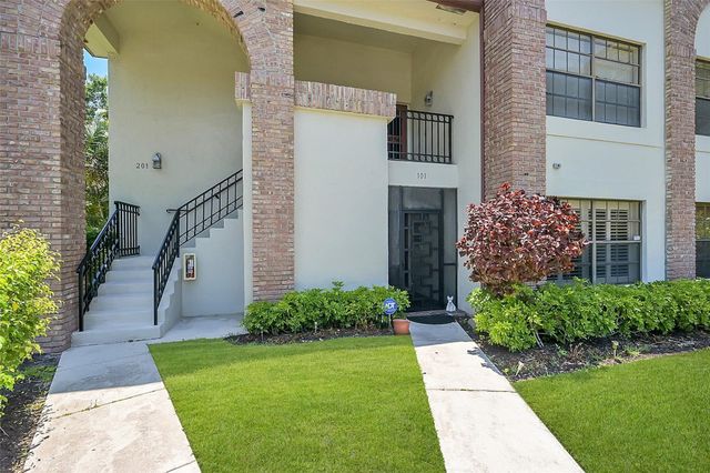 8049 Aberdeen Drive 101, Boynton Beach, FL 33472