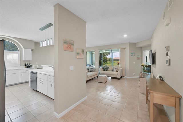 8049 Aberdeen Drive 101, Boynton Beach, FL 33472