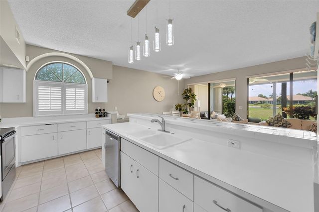 8049 Aberdeen Drive 101, Boynton Beach, FL 33472