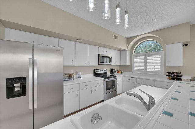 8049 Aberdeen Drive 101, Boynton Beach, FL 33472