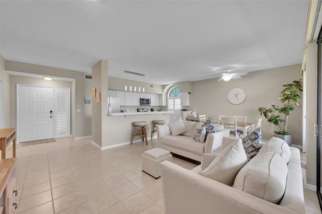 8049 Aberdeen Drive 101, Boynton Beach, FL 33472