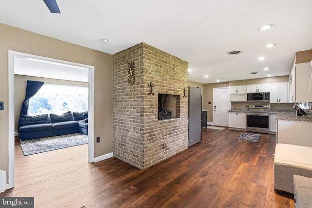 140 GOVERNOR MARKHAM DR, Glen Mills, PA 19342