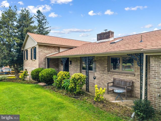 140 GOVERNOR MARKHAM DR, Glen Mills, PA 19342