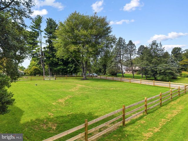 140 GOVERNOR MARKHAM DR, Glen Mills, PA 19342
