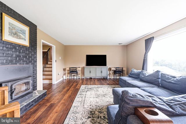 140 GOVERNOR MARKHAM DR, Glen Mills, PA 19342