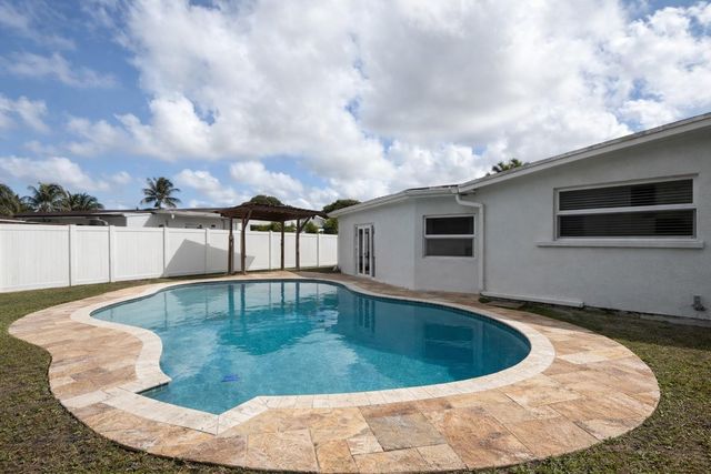 6527 NW 2nd Street, Margate, FL 33063