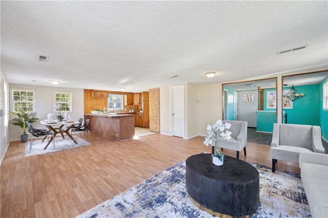 1615 N John Miller Road, Fayetteville, AR 72704