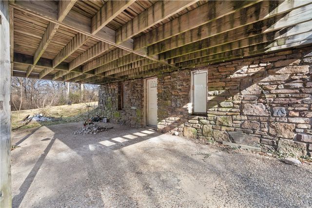 1615 N John Miller Road, Fayetteville, AR 72704