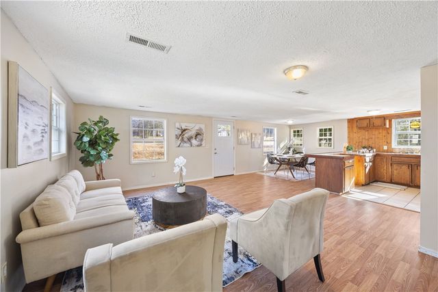 1615 N John Miller Road, Fayetteville, AR 72704