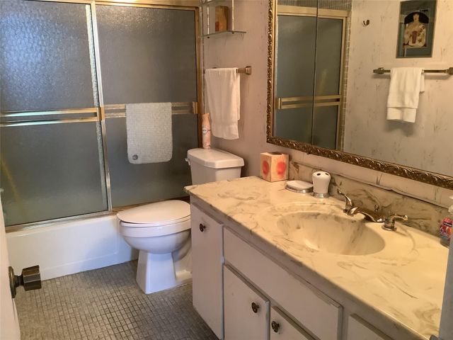 437 Golden Isles Dr 8A, Hallandale Beach, FL 33009