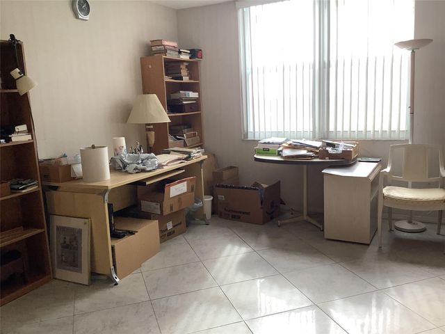 437 Golden Isles Dr 8A, Hallandale Beach, FL 33009