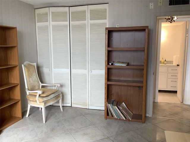 437 Golden Isles Dr 8A, Hallandale Beach, FL 33009