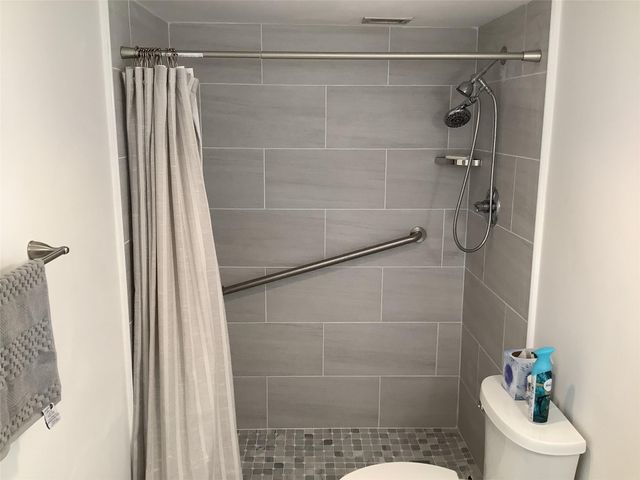 437 Golden Isles Dr 8A, Hallandale Beach, FL 33009