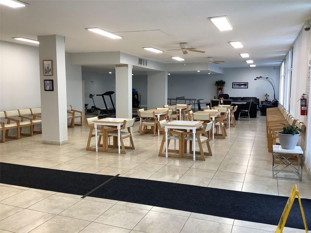 437 Golden Isles Dr 8A, Hallandale Beach, FL 33009