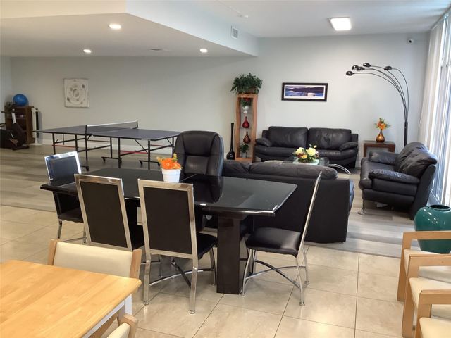 437 Golden Isles Dr 8A, Hallandale Beach, FL 33009