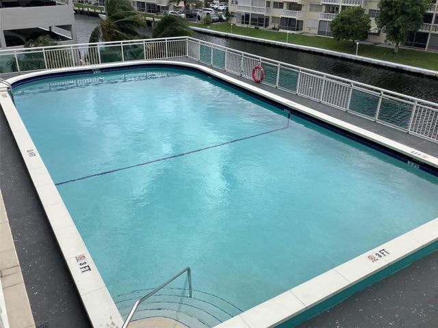 437 Golden Isles Dr 8A, Hallandale Beach, FL 33009