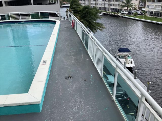 437 Golden Isles Dr 8A, Hallandale Beach, FL 33009