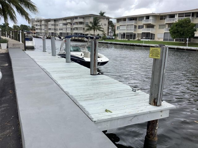 437 Golden Isles Dr 8A, Hallandale Beach, FL 33009