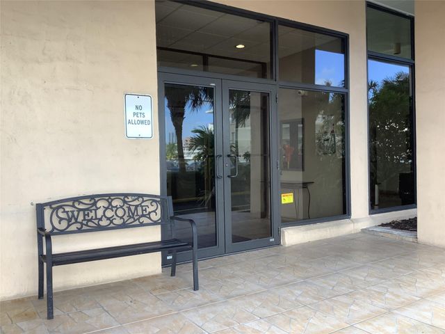 437 Golden Isles Dr 8A, Hallandale Beach, FL 33009