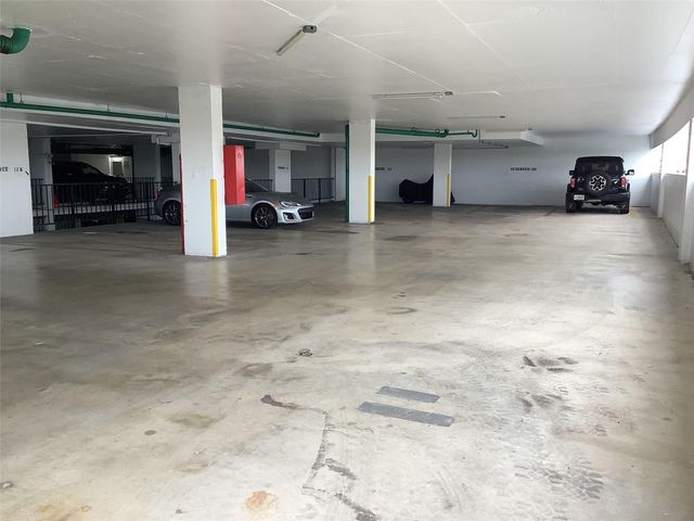 437 Golden Isles Dr 8A, Hallandale Beach, FL 33009