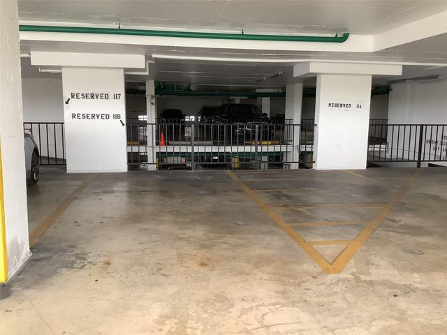 437 Golden Isles Dr 8A, Hallandale Beach, FL 33009