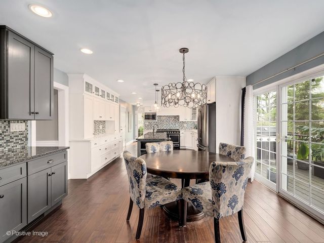 8 Larkspur Lane, Clarendon Hills, IL 60514